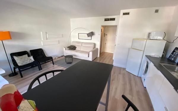 Appartement à louer    1 pièce • 29,74 m2    Cannes