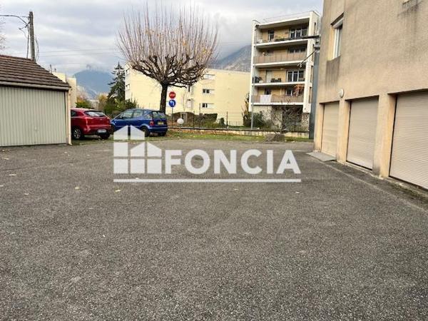 Location Local commercial 1 pièce - Fontaine 38600