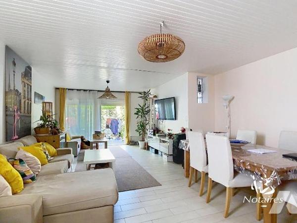 Située dans un secteur résidentiel, calme et vert de Villenave-d'Ornon, cette maison est proche...