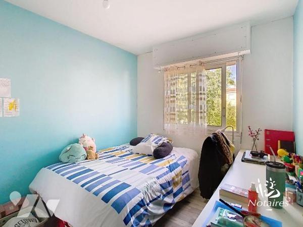 Située dans un secteur résidentiel, calme et vert de Villenave-d'Ornon, cette maison est proche...