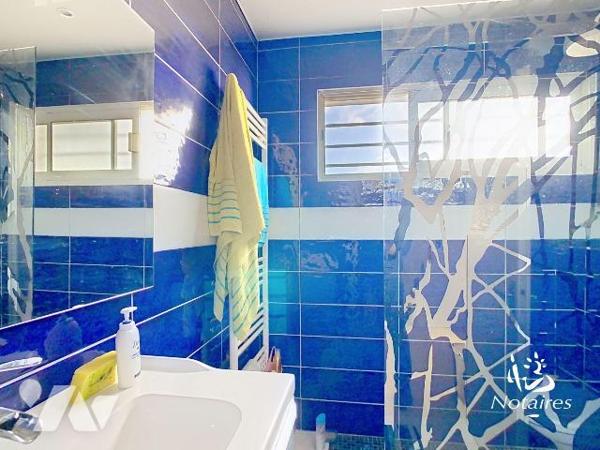 Située dans un secteur résidentiel, calme et vert de Villenave-d'Ornon, cette maison est proche...