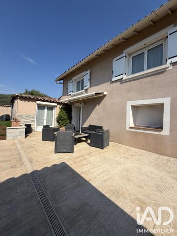 Maison à vendre 6 pièces 158 m² Cuers