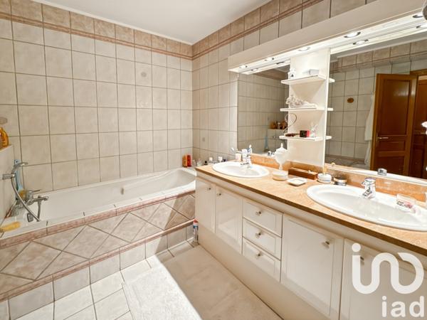 Appartement 5 pièces de 118 m² à Vaux-le-Pénil (77000)