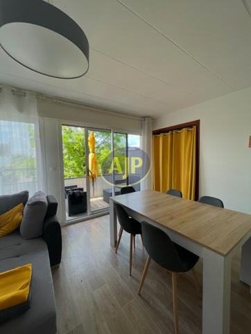Appartement à louer Pontivy : 4 pièces, 77m² avec 3 chambre(s) à 800€ - AJP Immobilier Pontivy