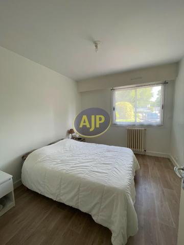 Appartement à louer Pontivy : 4 pièces, 77m² avec 3 chambre(s) à 800€ - AJP Immobilier Pontivy