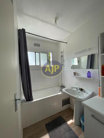 Appartement à louer Pontivy : 4 pièces, 77m² avec 3 chambre(s) à 800€ - AJP Immobilier Pontivy