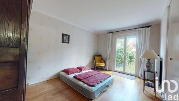 Maison 8 pièces de 219 m² à Élancourt (78990)