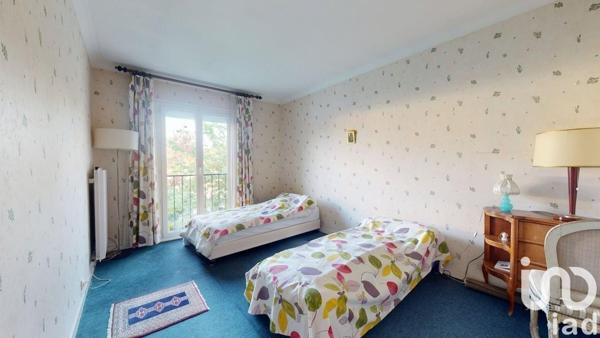 Maison 8 pièces de 219 m² à Élancourt (78990)