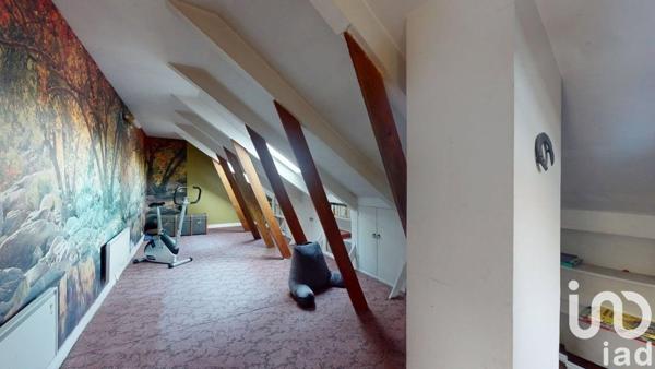 Maison 8 pièces de 219 m² à Élancourt (78990)