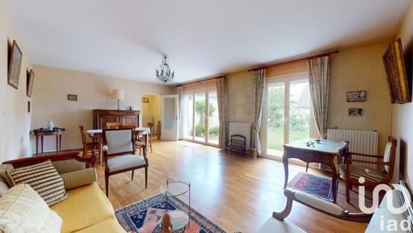 Maison 8 pièces de 219 m² à Élancourt (78990)