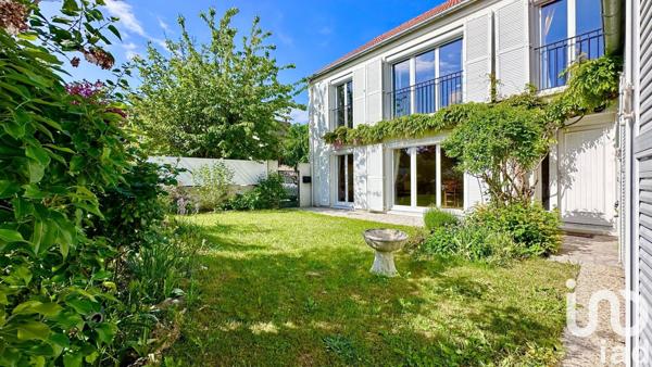 Maison 8 pièces de 219 m² à Élancourt (78990)