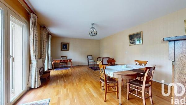 Maison 8 pièces de 219 m² à Élancourt (78990)