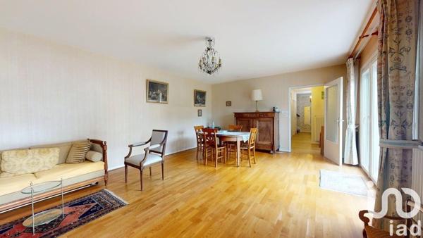 Maison 8 pièces de 219 m² à Élancourt (78990)