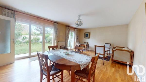 Maison 8 pièces de 219 m² à Élancourt (78990)