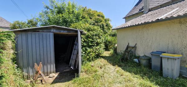 MORBIHAN Maison indépendante de campagne de 3 chambres avec jardin arboré et deux hangars séparés