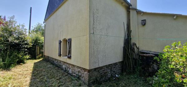 MORBIHAN Maison indépendante de campagne de 3 chambres avec jardin arboré et deux hangars séparés