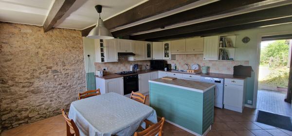 MORBIHAN Maison indépendante de campagne de 3 chambres avec jardin arboré et deux hangars séparés