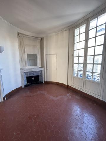 Avignon (84000) Appartement de 189 m2 à rénover dans un Hôtel Particulier au coeur d'Avignon