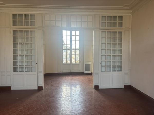 Avignon (84000) Appartement de 189 m2 à rénover dans un Hôtel Particulier au coeur d'Avignon