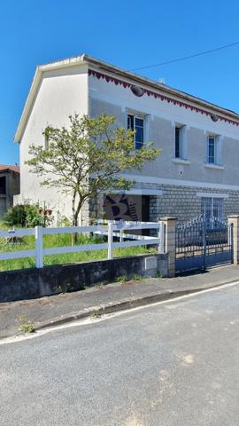 Vente maison de ville Angouleme (16000), 108.00m² avec 5 pièce(s) dont 2 chambre(s) sur 50.00m² de terrain. Agence Allard Brimeaud