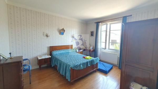 Vente maison de ville Angouleme (16000), 108.00m² avec 5 pièce(s) dont 2 chambre(s) sur 50.00m² de terrain. Agence Allard Brimeaud