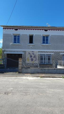 Vente maison de ville Angouleme (16000), 108.00m² avec 5 pièce(s) dont 2 chambre(s) sur 50.00m² de terrain. Agence Allard Brimeaud
