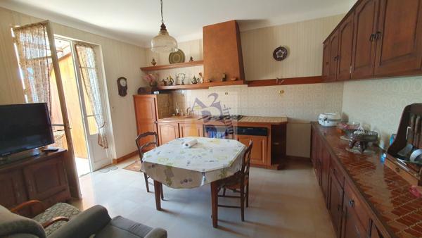 Vente maison de ville Angouleme (16000), 108.00m² avec 5 pièce(s) dont 2 chambre(s) sur 50.00m² de terrain. Agence Allard Brimeaud