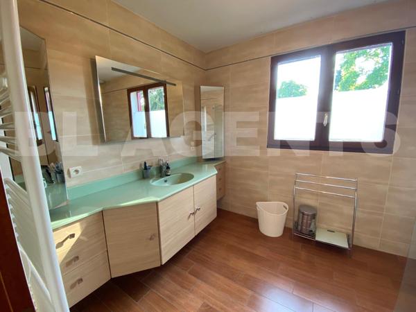 Très belle maison familiale de 160 m² sur terrain arboré de 3 400 m² 