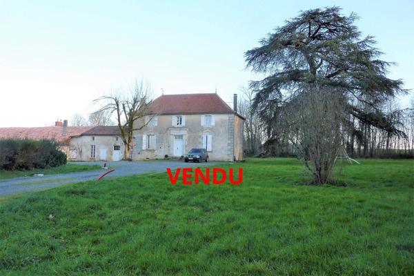 MAISON DE MAITRE AVEC FERME ET DEPENDANCES- 4 HECTARES  -