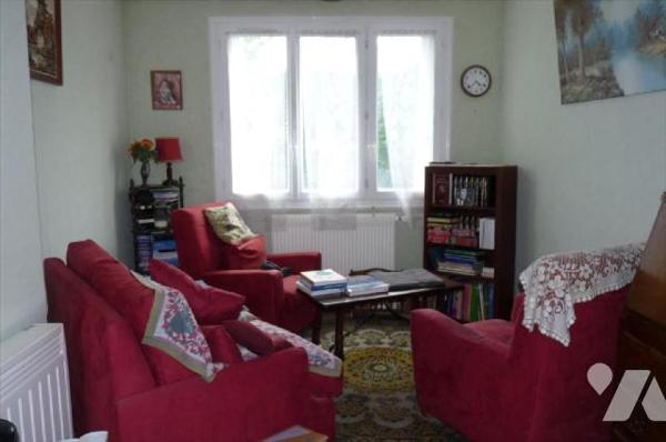 Appartement comprenant:- Entréé-dégagement, séjour-salon, cuisine, deux chambres, salle d'eau e...