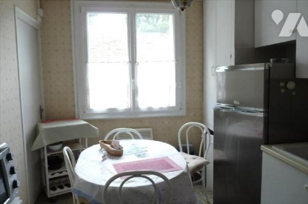 Appartement comprenant:- Entréé-dégagement, séjour-salon, cuisine, deux chambres, salle d'eau e...