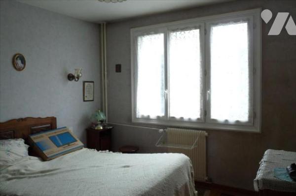 Appartement comprenant:- Entréé-dégagement, séjour-salon, cuisine, deux chambres, salle d'eau e...