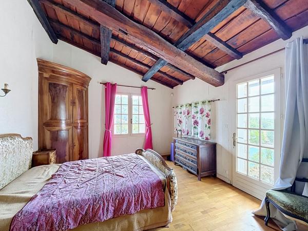 9KM DU PLATEAU D'ANGOULEME Jolie maison de bourg avec jardin, piscine.