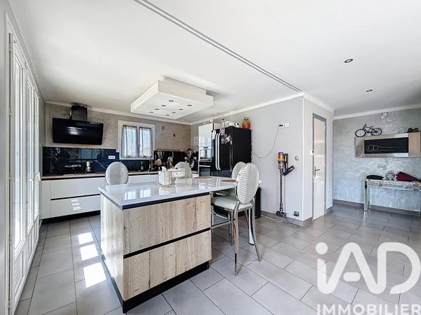 Maison à vendre 5 pièces 135 m² Le Chambon-Feugerolles