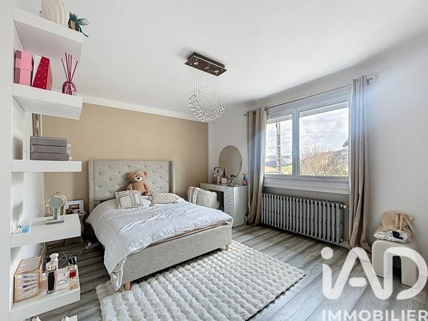 Maison à vendre 5 pièces 135 m² Le Chambon-Feugerolles