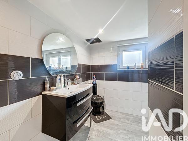 Maison à vendre 5 pièces 135 m² Le Chambon-Feugerolles