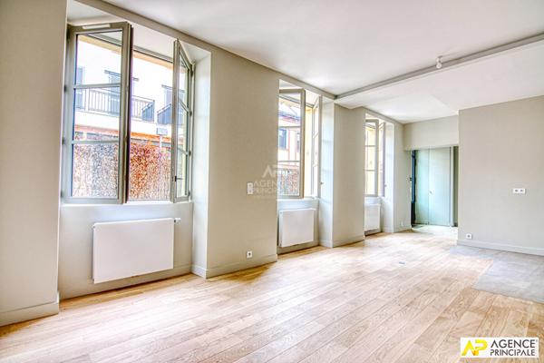 Versailles Notre Dame maison 4 pièces 122.3 m² au sol avec terrasse arborée de 30 m² et grande cave saine €930 000 ** - Référence 27513