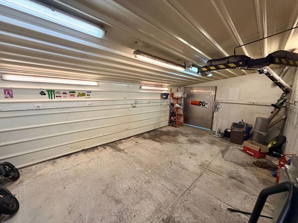 Local commercial - EYSINES