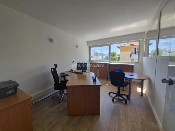 Vente                                                      Bureau
                        
                     2 pièces                      79 m2                     à Nice
