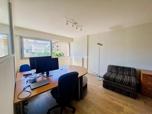Vente                                                      Bureau
                        
                     2 pièces                      79 m2                     à Nice