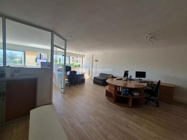 Vente                                                      Bureau
                        
                     2 pièces                      79 m2                     à Nice