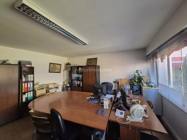 Vente                                                      Bureau
                        
                     2 pièces                      79 m2                     à Nice