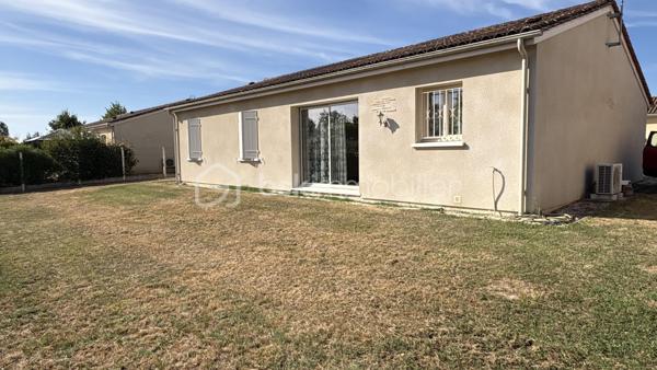 Vous recherchez une maison prête à vivre dans un environnement calme et agréable ? Cette maison de plain-pied d’environ 88 m², située dans un lotissement, saura vous séduire par ses prestations et sa fonctionnalité.

Elle se compose d’une belle pièce de vie lumineuse avec cuisine ouverte entièrement équipée, idéale pour partager de bons moments en famille ou entre amis. Vous y trouverez également 3 chambres, une salle d’eau moderne, un WC indépendant, ainsi qu’un cellier et un garage.

À l’extérieur, vous profiterez d’un terrain de 565 m², parfait pour les beaux jours.

✅ Maison de 2014
✅ Aucun travaux à prévoir
✅ Tout-à-l’égout
✅ Garage et cellier
✅ Cuisine équipée
✅ chauffage au sol 
✅ Taxe foncière : 949 €
✅ Environnement calme

Une maison clé en main, idéale pour une famille, un jeune couple ou des retraités souhaitant s’installer sans contrainte.

📞 Contactez-moi dès aujourd’hui pour organiser une visite. Une belle opportunité à ne pas manquer !