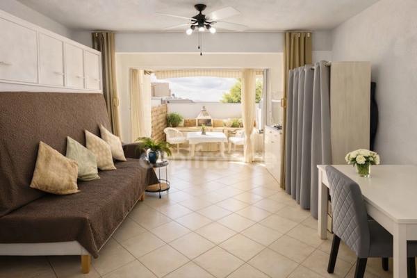 🌊 **Grau d’Agde – À seulement 500 m de la plage, découvrez ce grand studio lumineux avec terrasse plein Sud de 20 m² et parking privatif, idéal en résidence secondaire ou investissement locatif !**