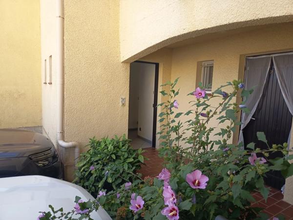 🌊 **Grau d’Agde – À seulement 500 m de la plage, découvrez ce grand studio lumineux avec terrasse plein Sud de 20 m² et parking privatif, idéal en résidence secondaire ou investissement locatif !**