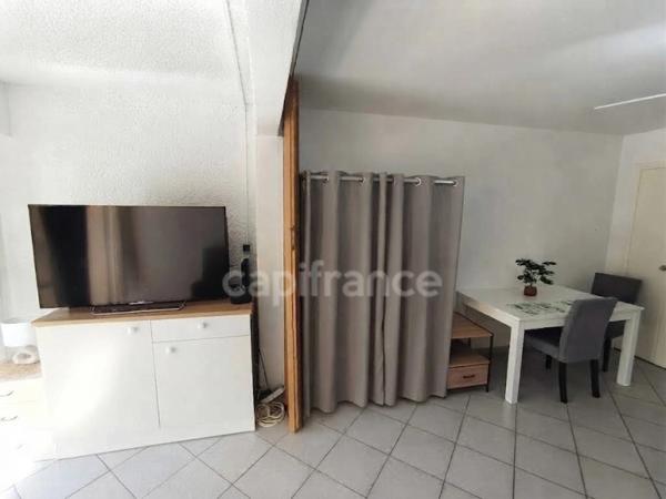 🌊 **Grau d’Agde – À seulement 500 m de la plage, découvrez ce grand studio lumineux avec terrasse plein Sud de 20 m² et parking privatif, idéal en résidence secondaire ou investissement locatif !**