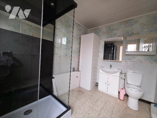 Maison individuelle d’environ 111m² habitables bâtie sur une parcelle de 142m².