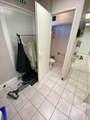 A LOUER LOCAL COMMERCIAL DE 144 m² environ Nantes Sud - Haute Goulaine.