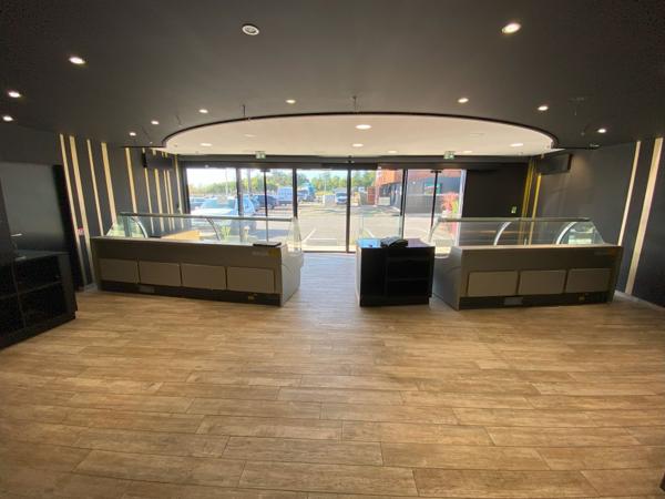 A LOUER LOCAL COMMERCIAL DE 144 m² environ Nantes Sud - Haute Goulaine.