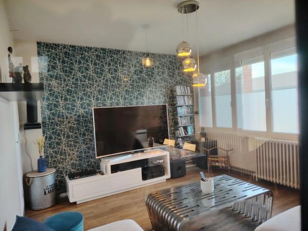 A vendre Grande maison familiale de 167 m² sur un Terrain de 471 m² dans Chatellerault proche des commerces.